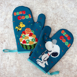 Peanuts Snoopy "Stay Cool" Oven Mitts