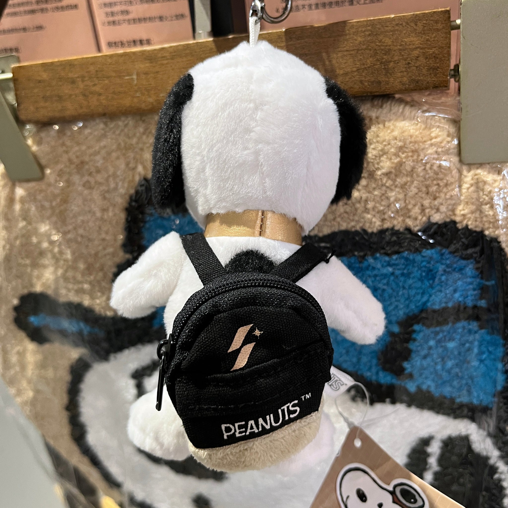 SNOOPY　ナリス　スタイリーク他 Starlux x Peanuts Snoopy “Travel Ready” Plush Charm | SNPY ONLY