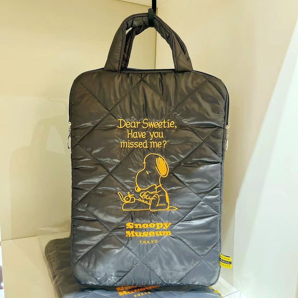 *Pre-Order* Peanuts Snoopy Museum “Type Away” Quilted Laptop Sleeve