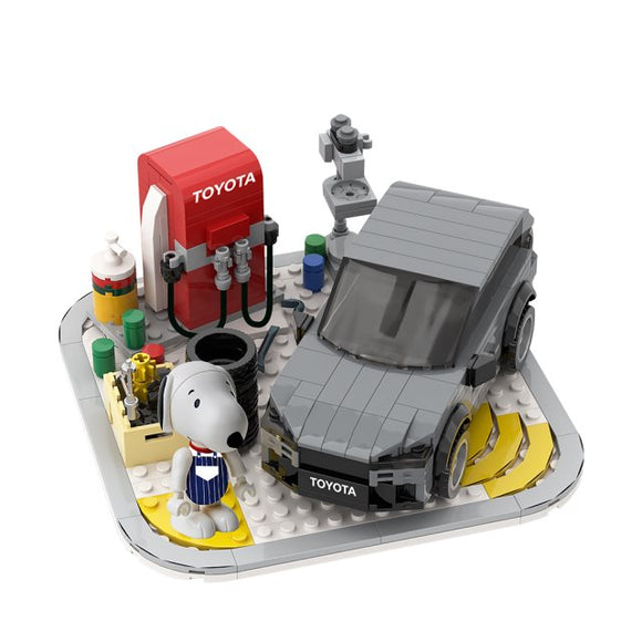 Peanuts Snoopy x Toyota Repair Shop Building Block Set